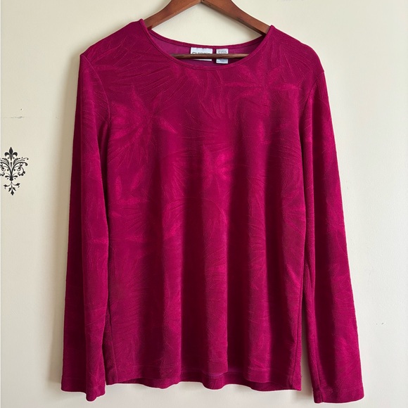 Chico's Tops - Chicos blouse burgundy color
Chicos size 2 USA large